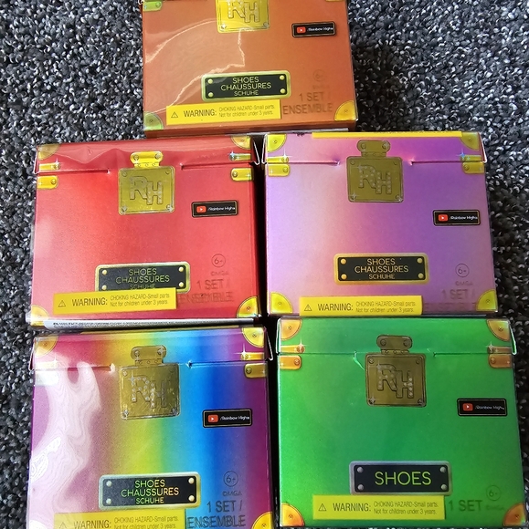 Rainbow High 34 And Shadow High 2 Blind Box Accesories - Picture 2 of 9